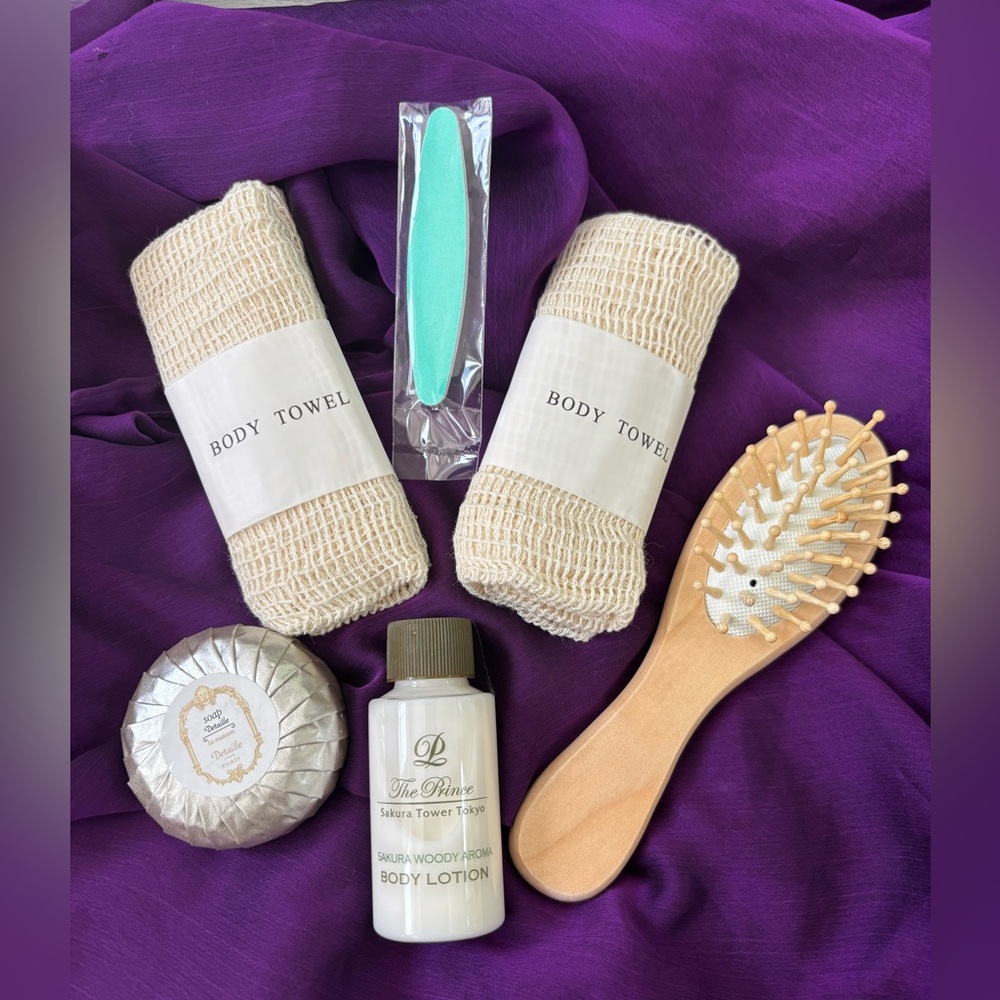 Japanese spa kit. 6-pieces, brand new.